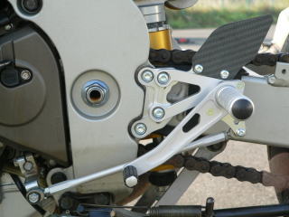 ZX-9Rのバックステップを交換