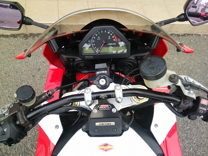 CBR1000RR（SC57）のアップハン化 バーハンドルへの交換